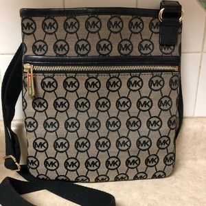 Michael kors crossover bag